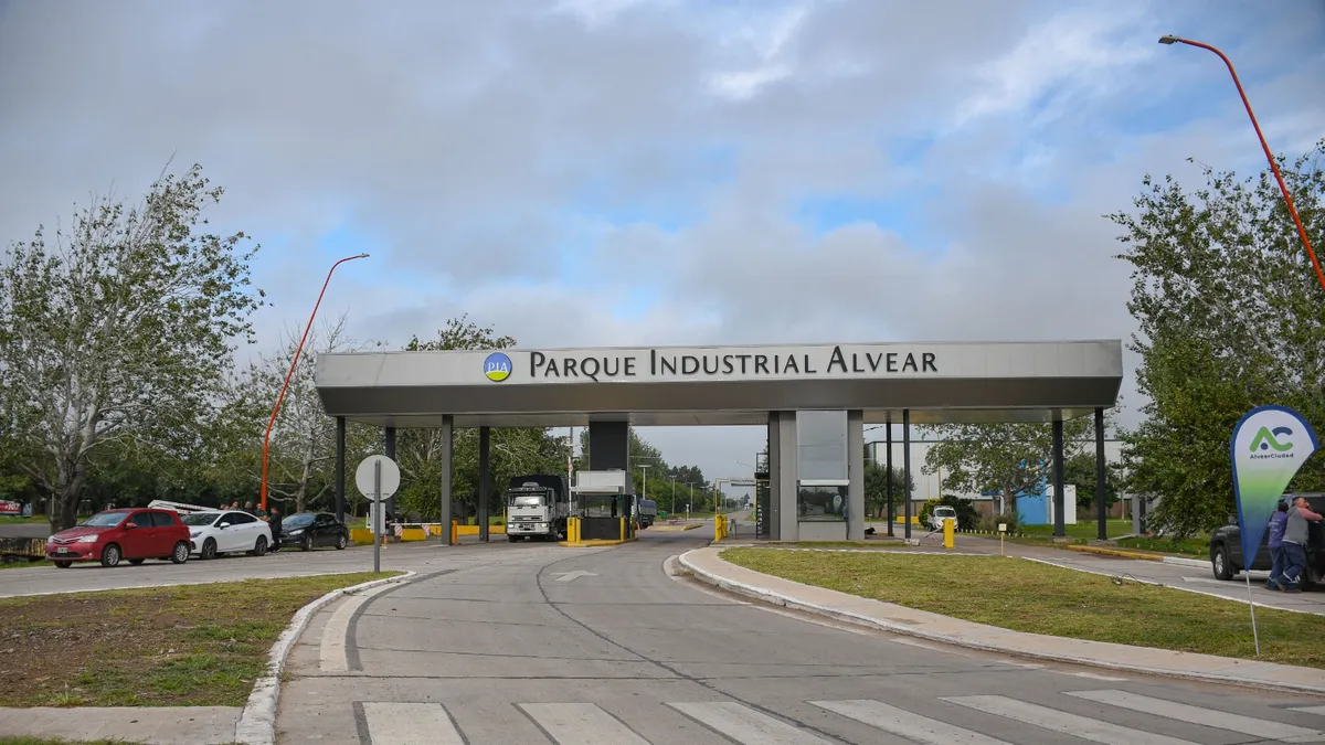 Vista aérea del Parque Industrial Alvear y la nueva rotonda de acceso
